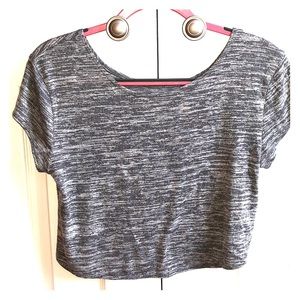 HOLISTER Grey crop top. VERY COMFY AND CASUAL
